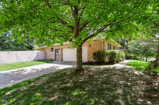 930 Mellowood Drive, Indianapolis, IN 46217, photo 5 of 37