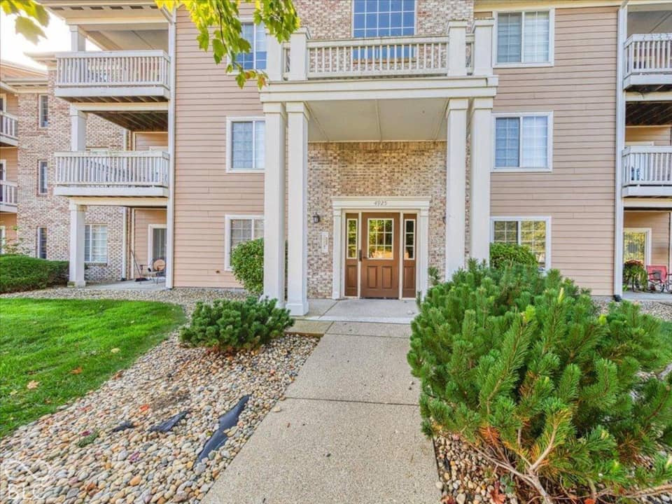 4925 Opal Ridge Lane #104, Indianapolis, IN 46237, photo 1 of 37