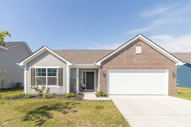 308 Briar Path Drive, Greenfield, IN 46140, photo 3 of 29
