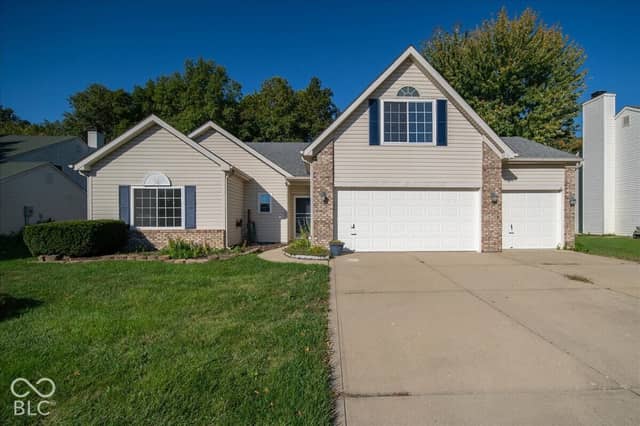 1142 Crestwood Drive, Greenwood, IN 46143, photo 2 of 29