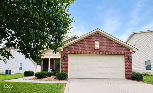 155 Thistlewood Drive, Greenfield, IN 46140, photo 2 of 20