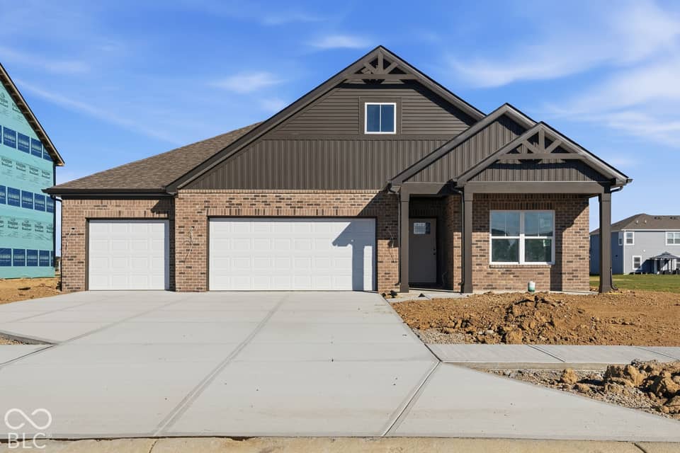 273 Heritage Pass W, Greenfield
