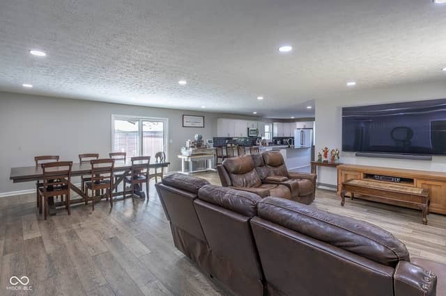647 N 100 W, Franklin, IN 46131, photo 4 of 24