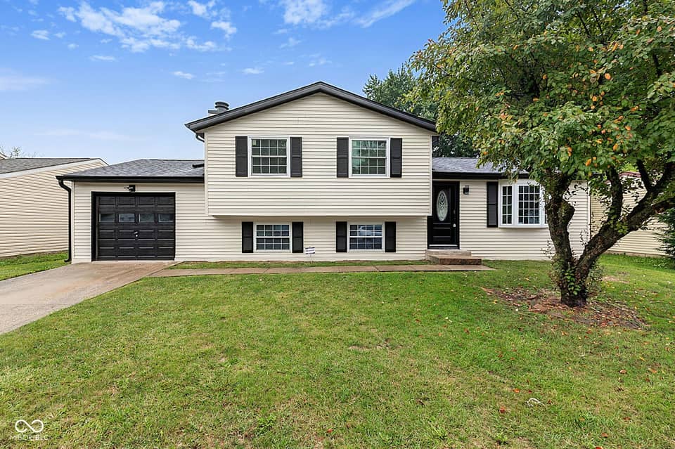 921 Waring Drive E, Indianapolis, IN 46229, photo 1 of 61