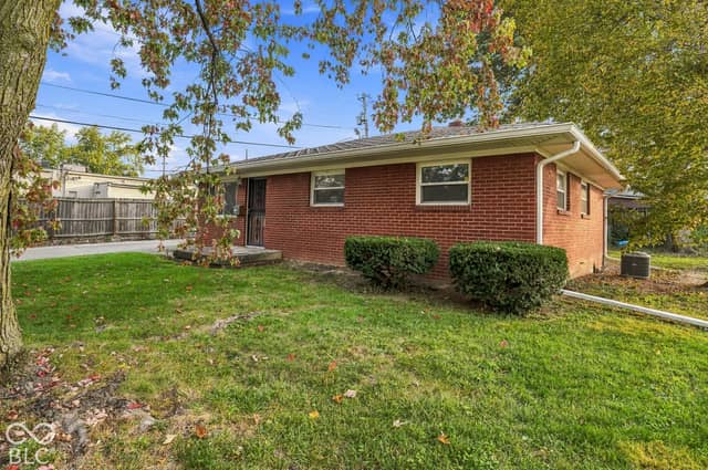1521 N Campbell Avenue, Indianapolis, IN 46219, photo 2 of 22