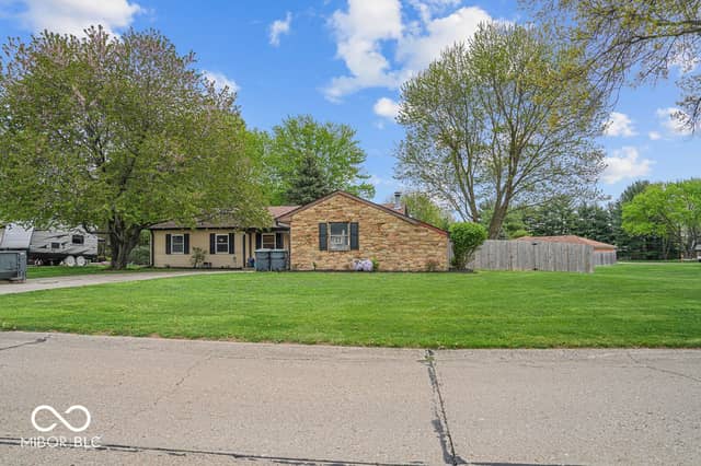 387 Pleasantview Boulevard, Greenwood, IN 46142, photo 3 of 49