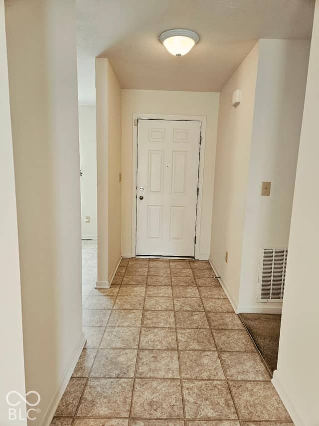 2164 Rossington Lane, Indianapolis, IN 46229, photo 4 of 25