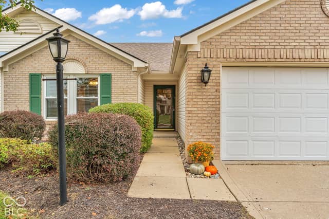 2163 Bradford Trace Boulevard, Indianapolis, IN 46229, photo 4 of 44