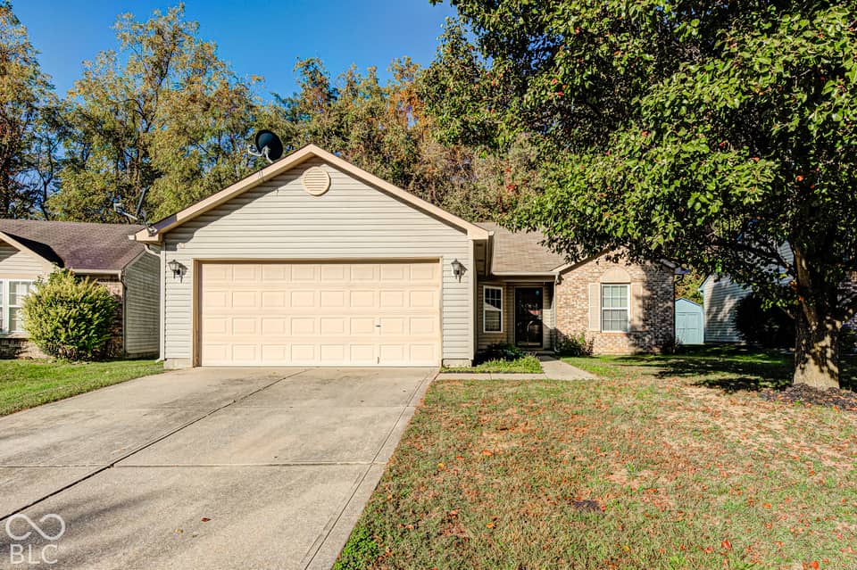 5916 Rolling Bluff, Indianapolis