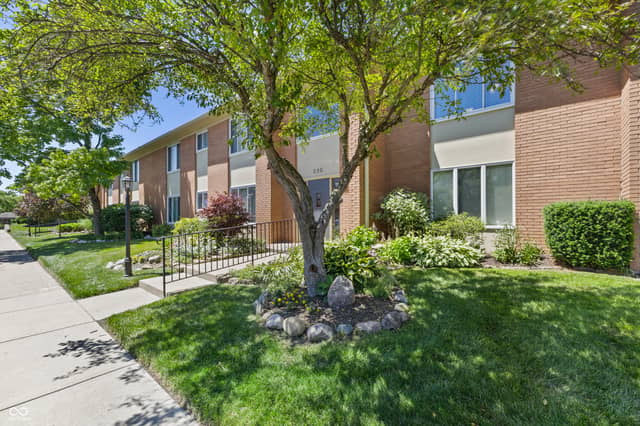 530 Hunters #D, Carmel, IN 46032, photo 4 of 42
