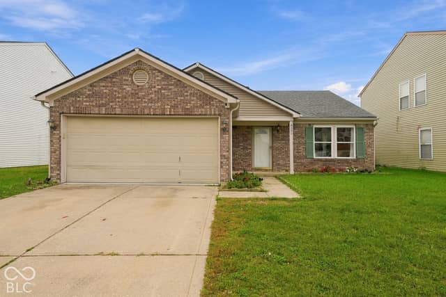 6551 Newstead Drive, Indianapolis, IN 46217, photo 2 of 39