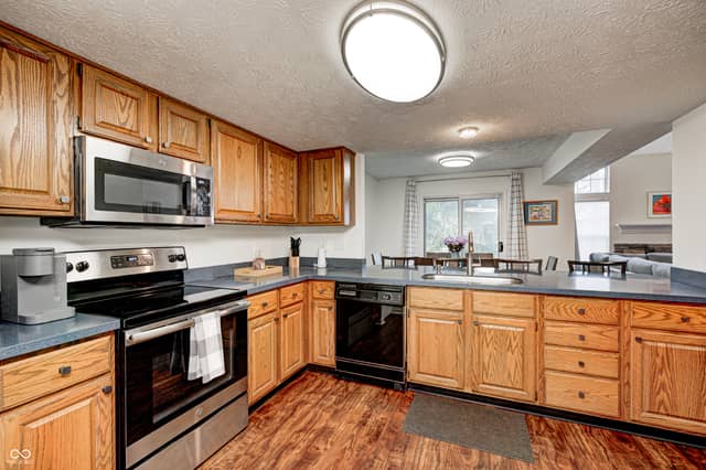 7459 Quincy Court, Indianapolis, IN 46254, photo 4 of 25
