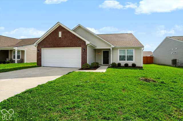 10101 Camp Creek Way, Indianapolis, IN 46229, photo 3 of 45