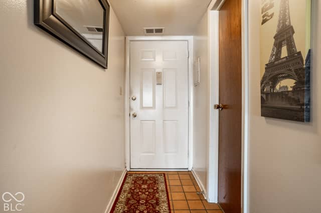 7459 Countrybrook Drive, Indianapolis, IN 46260, photo 5 of 23