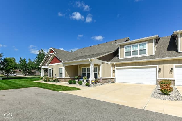 4408 W Preserve Pass, New Palestine, IN 46163, photo 4 of 32