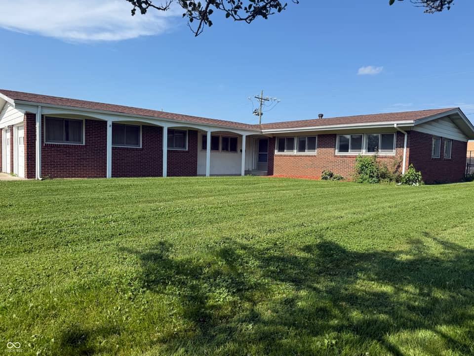 2585 Union Street, Columbus, IN 47201, photo 1 of 28
