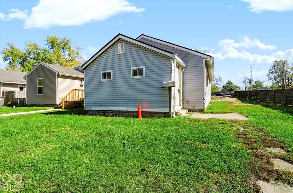 2621 N Chester Avenue, Indianapolis, IN 46218, photo 1 of 23