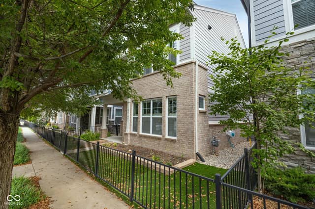 5747 Wheeler Road, Indianapolis, IN 46216, photo 4 of 32