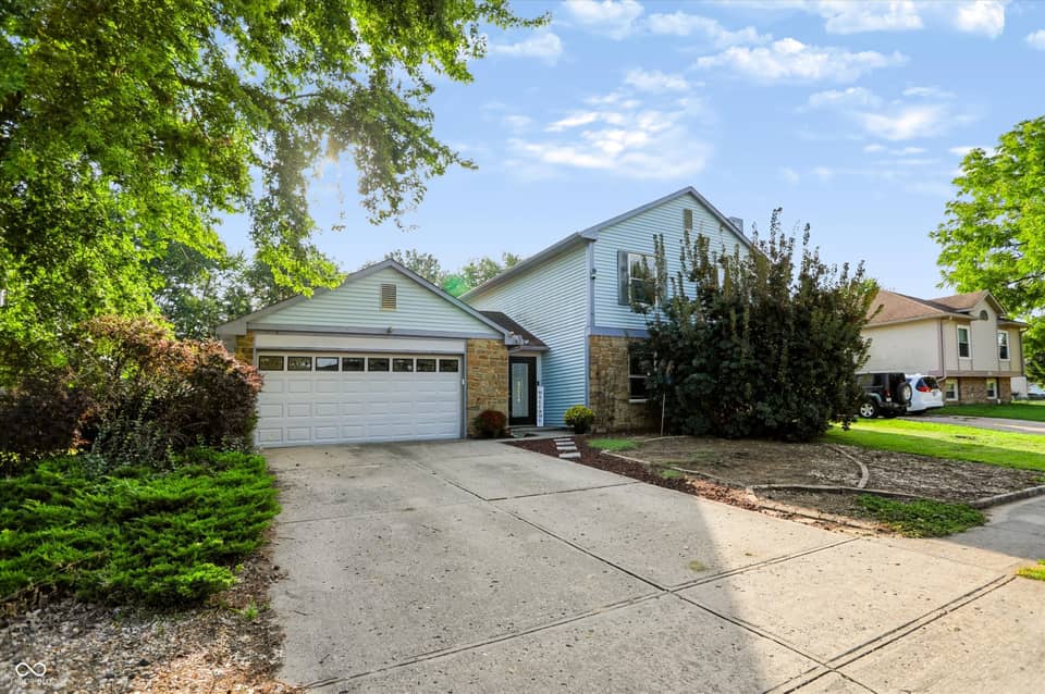7549 Southern Lakes Drive, Indianapolis