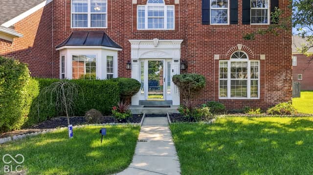 5889 Pebblestream Drive, Carmel, IN 46033, photo 4 of 50