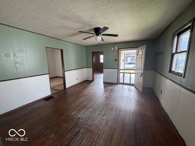 910 Elm Street, Shelbyville, IN 46176, photo 4 of 12