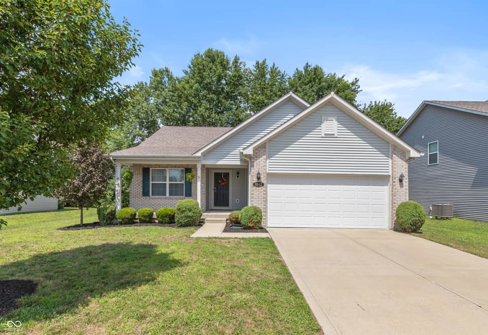 8842 Benjamin Lane, Avon