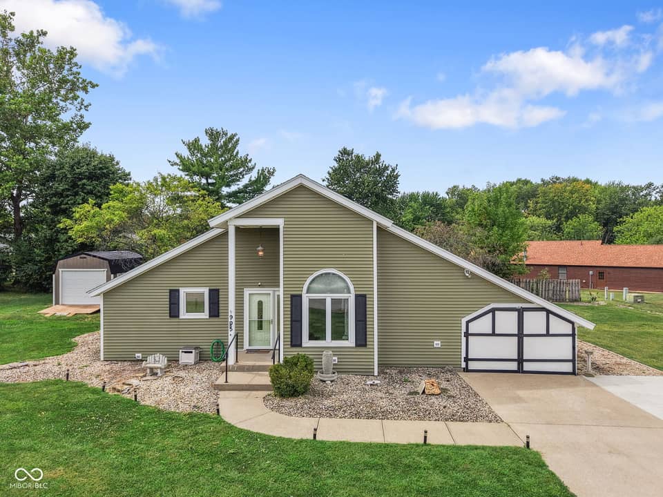 905 N Hamilton Drive N, Greensburg, IN 47240, photo 1 of 38