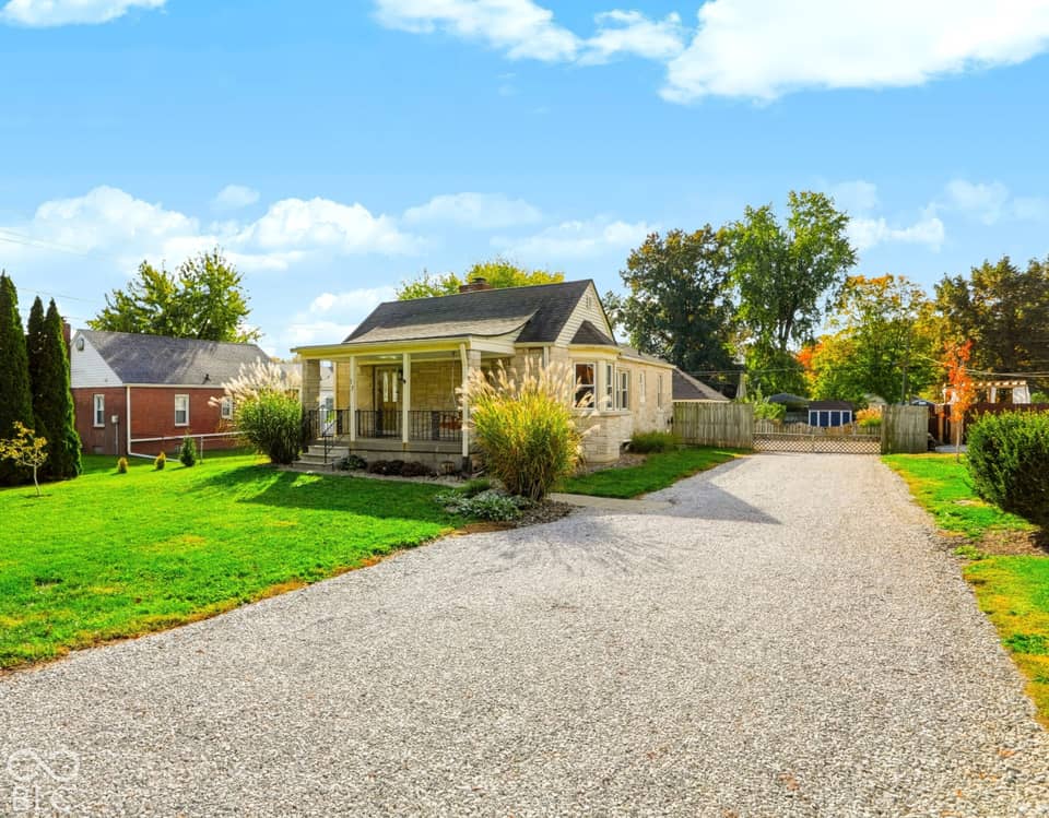 17 Hoss Road, Indianapolis, IN 46217, photo 1 of 24