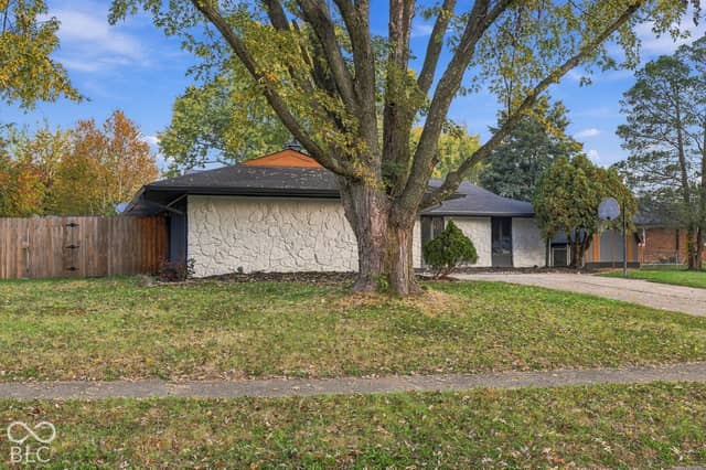 8236 Orchid Lane, Indianapolis, IN 46219, photo 3 of 36