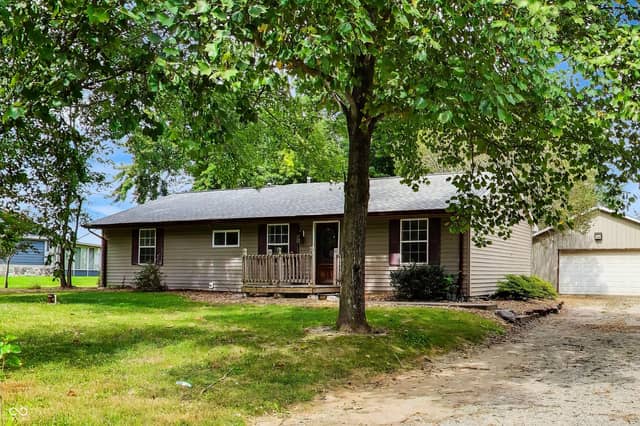 786 E 400 N, Greenfield, IN 46140, photo 3 of 44