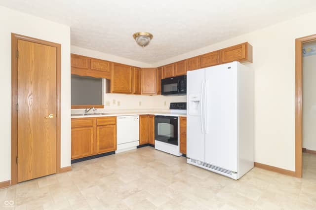 1459 Cypress Drive, Greenfield, IN 46140, photo 4 of 47