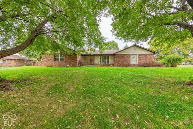 596 S Yeagy Court, Greenwood, IN 46142, photo 2 of 34