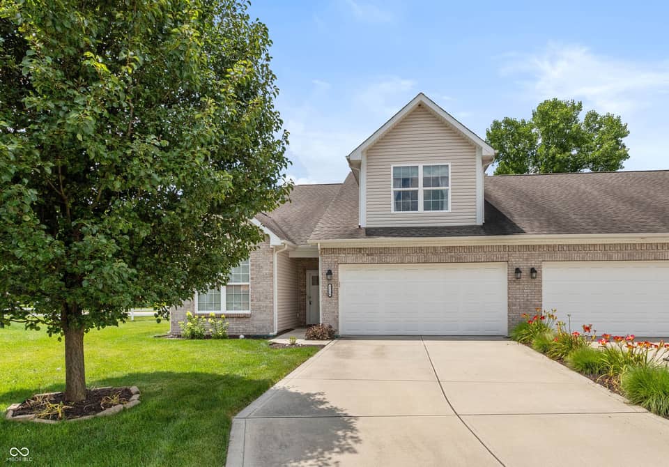 1116 Kristi Court, Greenwood