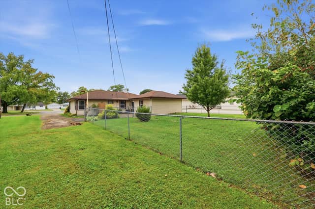 623 Van Avenue, Shelbyville, IN 46176, photo 5 of 33