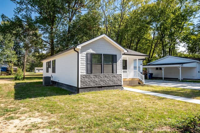 1309 W Gibson Street, Austin, IN 47102, photo 3 of 33