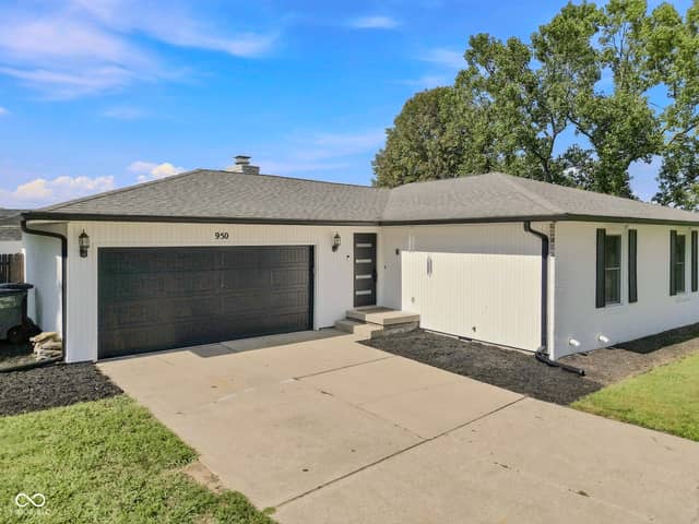 950 Norwood Court, Columbus, IN 47203, photo 4 of 40