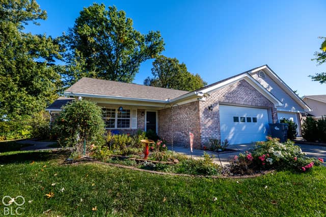 554 Cresthaven Drive, Indianapolis, IN 46217, photo 4 of 75