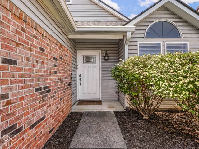 9236 Steeplechase Drive, Indianapolis, IN 46250, photo 3 of 34