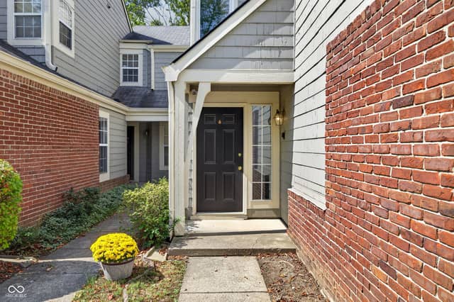 9354 Aberdare Drive, Indianapolis, IN 46250, photo 2 of 35