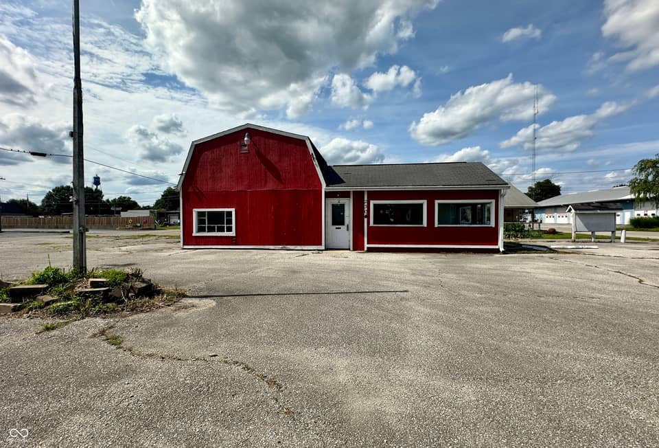 2300 S State Road 67, Paragon
