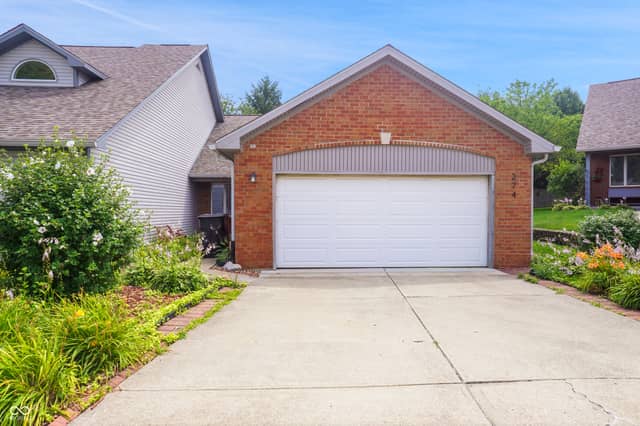 274 Golf Court, Greenwood, IN 46143, photo 3 of 20
