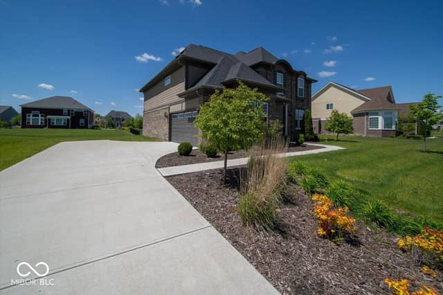 1402 Hove Drive, Greenwood, IN 46143, photo 5 of 26