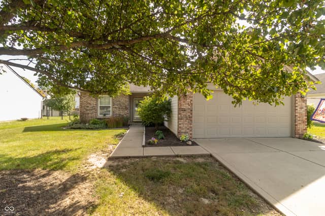 1459 Cypress Drive, Greenfield, IN 46140, photo 3 of 47