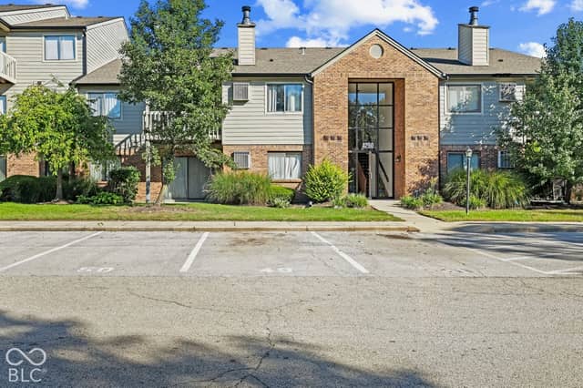 4250 Village Parkway Circle E #5, Indianapolis, IN 46254, photo 2 of 14
