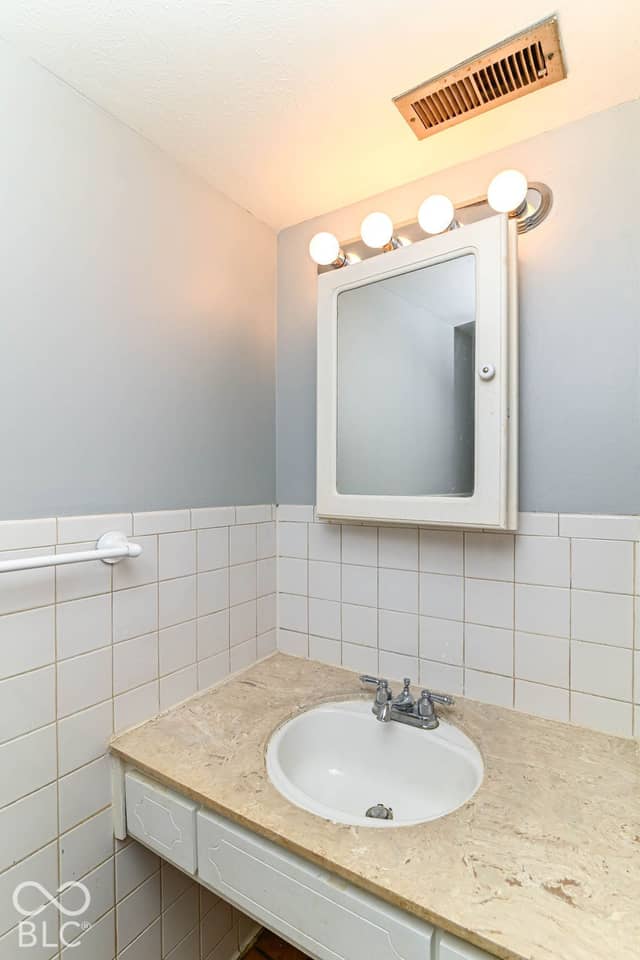 7417 Country Brook Drive, Indianapolis, IN 46260, photo 4 of 38