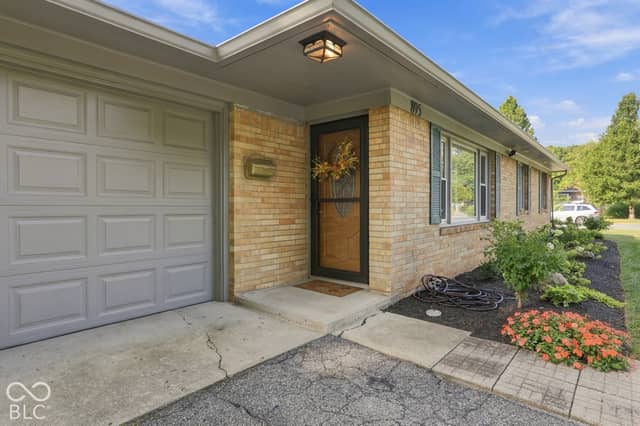 895 W Poplar Street, Zionsville, IN 46077, photo 3 of 42