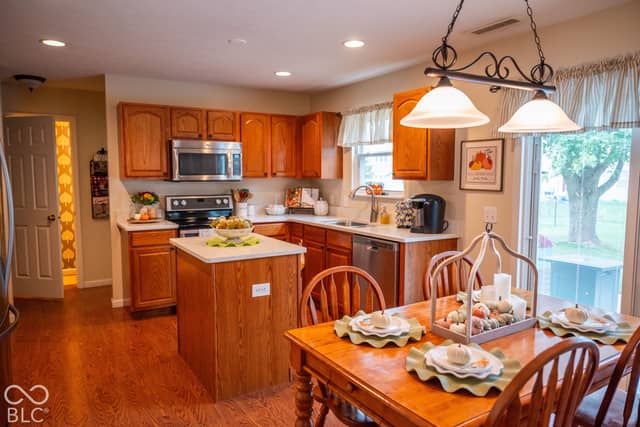 8426 Flick Way, Indianapolis, IN 46237, photo 4 of 23