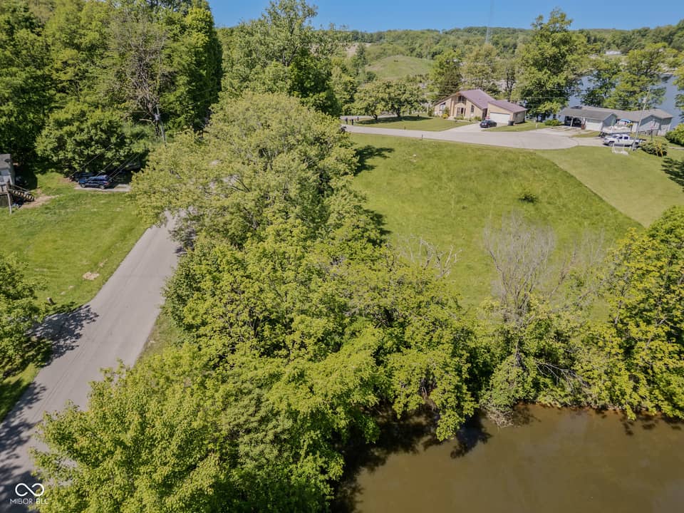 3831 Country Manor E, North Vernon