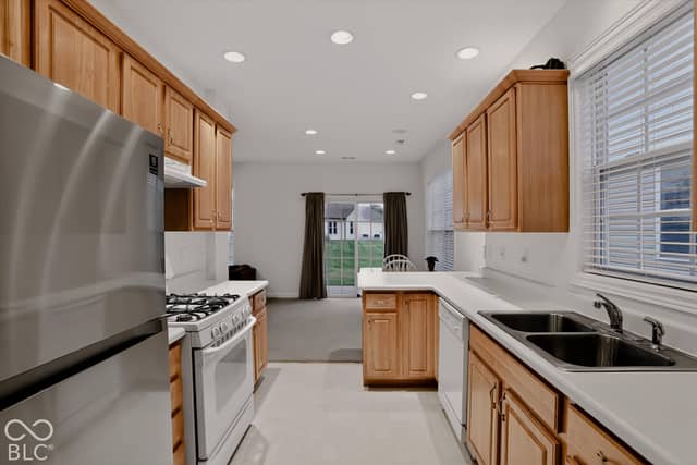 6872 Harbour Woods Overlook, Noblesville, IN 46062, photo 3 of 16