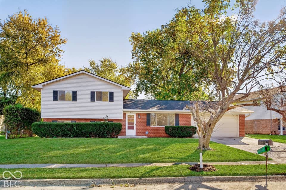 2733 Mercury Court, Indianapolis, IN 46229, photo 1 of 31